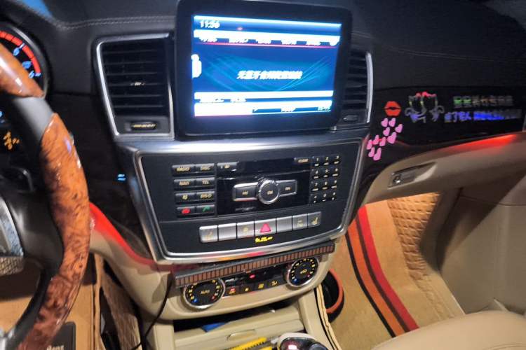 Used Mercedes-Benz GL-Class  Audio And AC Panel