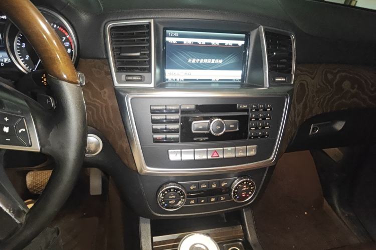 Used Mercedes-Benz GL-Class 2013 GL 500 4MATIC Audio And AC Panel