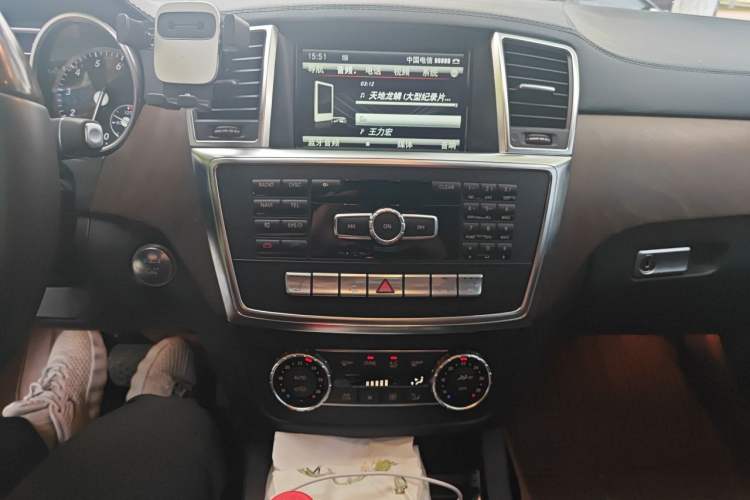 Used Mercedes-Benz GL-Class 2013 GL 500 4MATIC Audio And AC Panel