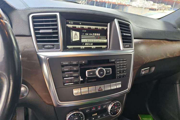 Used Mercedes-Benz GL-Class 2013 GL 500 4MATIC Audio And AC Panel