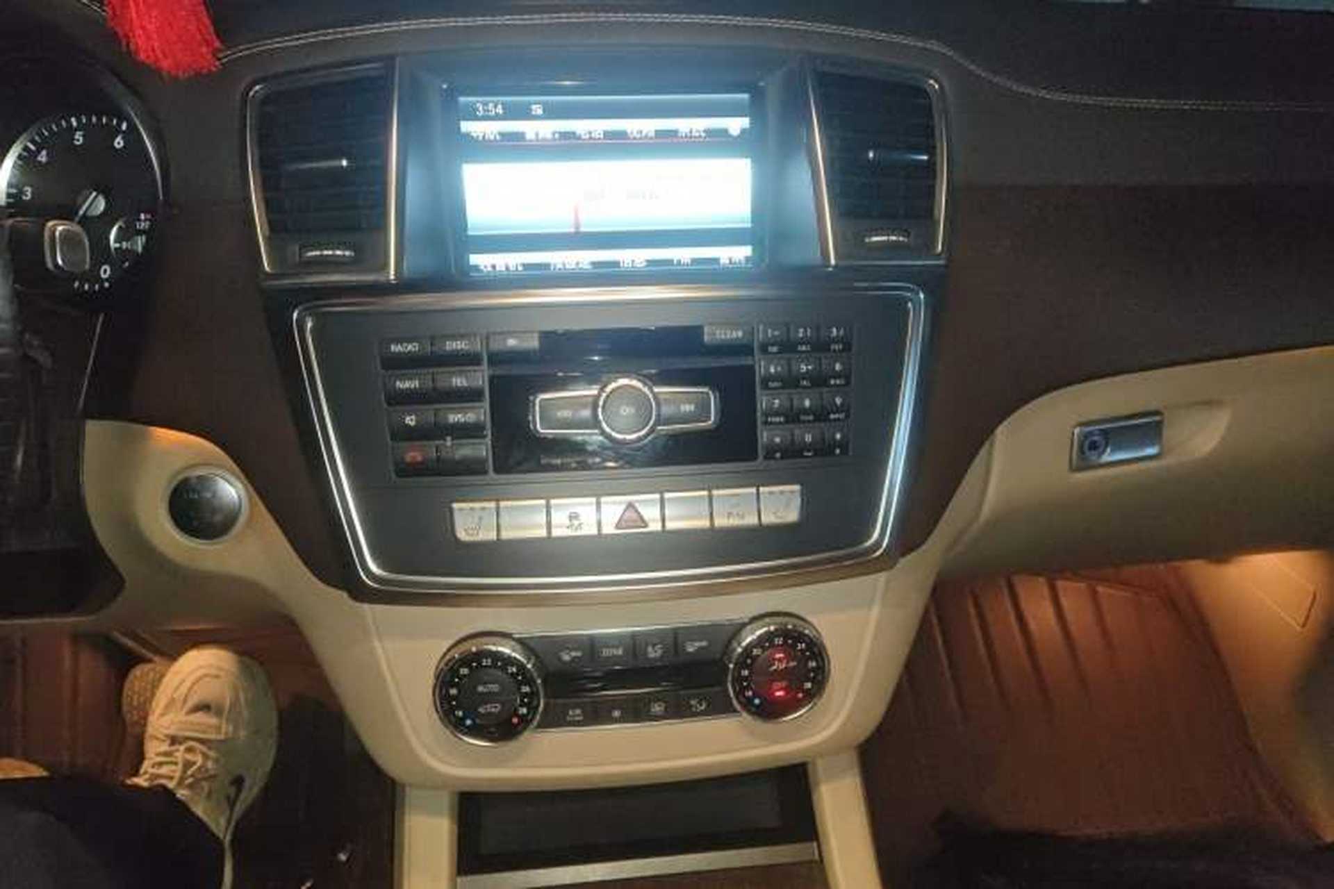 Used Mercedes-Benz GL-Class 2013 GL 500 4MATIC Audio And AC Panel