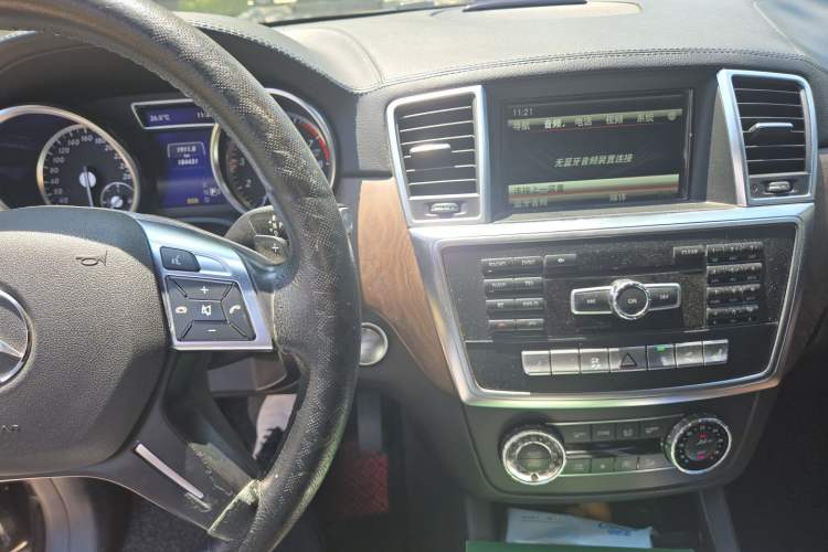 Used Mercedes-Benz GL-Class 2013 GL 500 4MATIC Audio And AC Panel