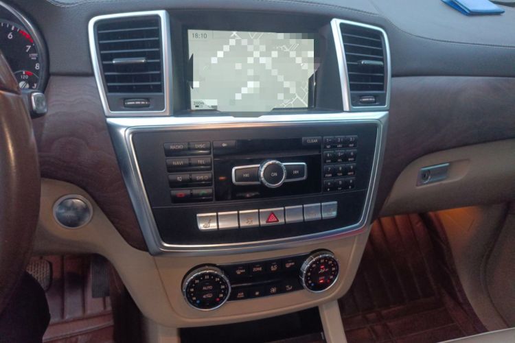 Used Mercedes-Benz GL-Class 2013 GL 500 4MATIC Audio And AC Panel