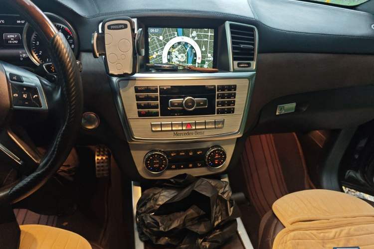 Used Mercedes-Benz GL-Class 2013 GL 500 4MATIC Audio And AC Panel