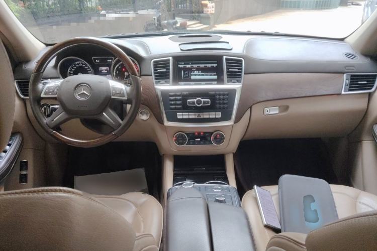 Used Mercedes-Benz GL-Class 2013 GL 500 4MATIC Center Console