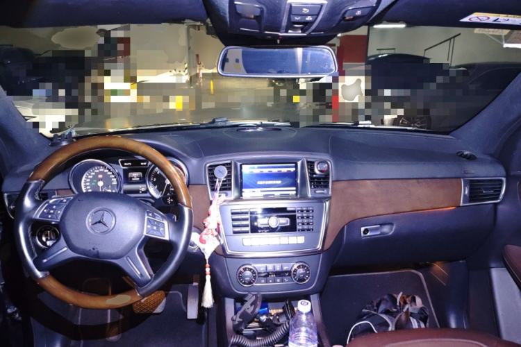 Used Mercedes-Benz GL-Class 2013 GL 500 4MATIC Center Console