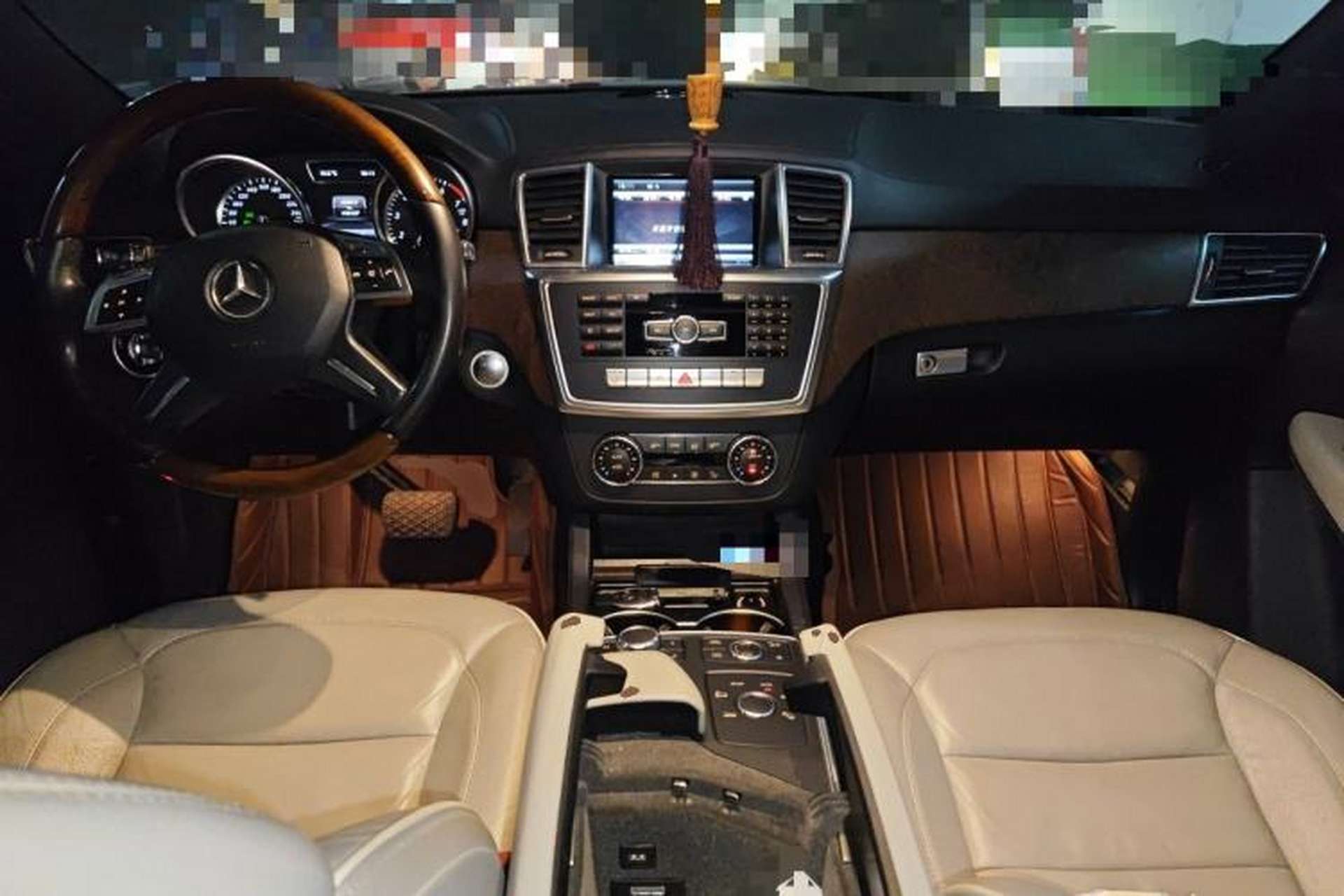 Used Mercedes-Benz GL-Class 2013 GL 500 4MATIC Center Console