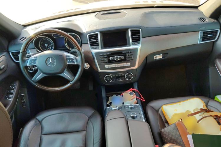 Used Mercedes-Benz GL-Class 2013 GL 500 4MATIC Center Console