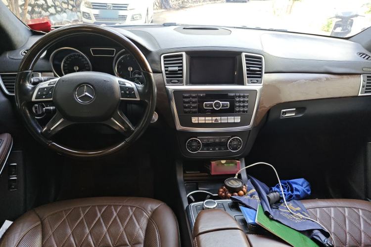 Used Mercedes-Benz GL-Class 2013 GL 500 4MATIC Center Console
