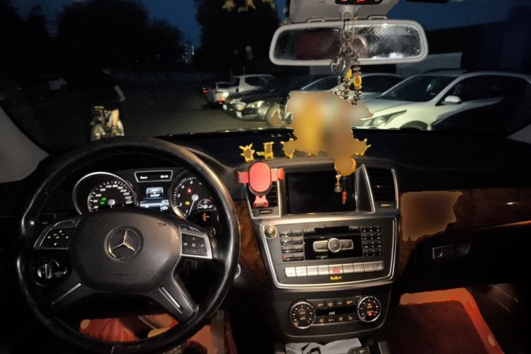 Used Mercedes-Benz GL-Class  Center Console