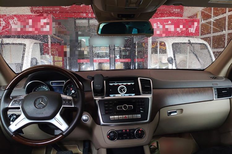 Used Mercedes-Benz GL-Class 2013 GL 500 4MATIC Center Console