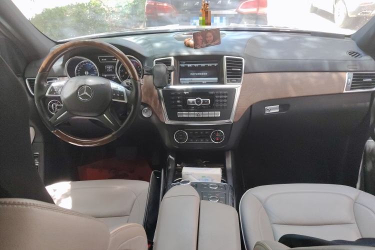 Used Mercedes-Benz GL-Class 2013 GL 500 4MATIC Center Console