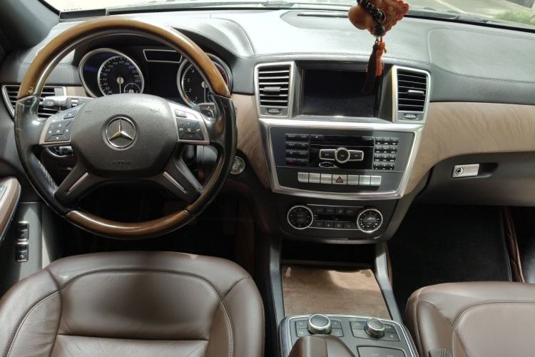 Used Mercedes-Benz GL-Class 2013 GL 500 4MATIC Center Console