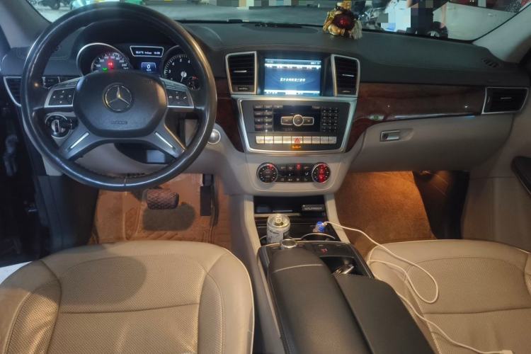 Used Mercedes-Benz GL-Class 2013 GL 500 4MATIC Center Console