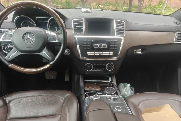 Used Mercedes-Benz GL-Class 2013 GL 500 4MATIC Center Console