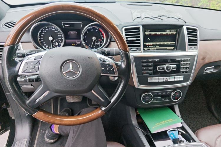 Used Mercedes-Benz GL-Class 2013 GL 500 4MATIC Center Console