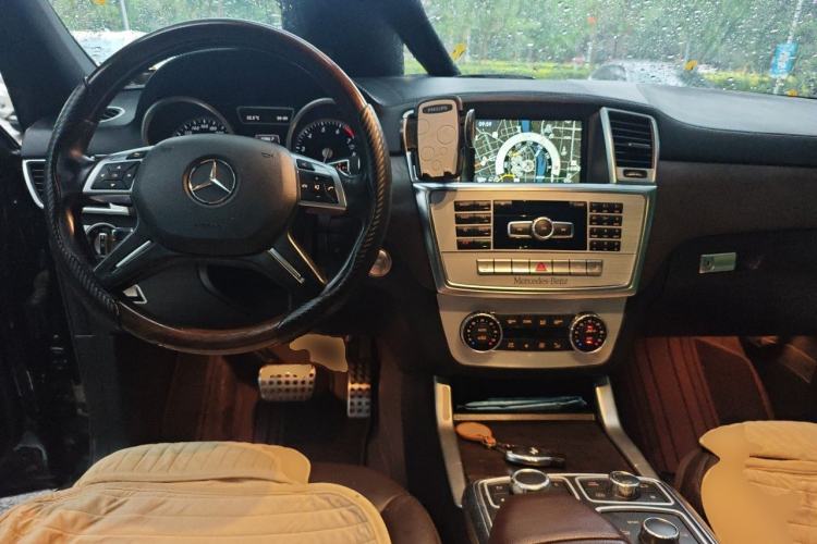 Used Mercedes-Benz GL-Class 2013 GL 500 4MATIC Center Console