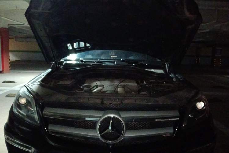 Used Mercedes-Benz GL-Class 2013 GL 500 4MATIC Engine Bay