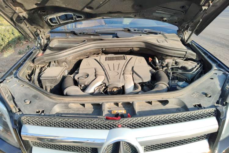 Used Mercedes-Benz GL-Class 2013 GL 500 4MATIC Engine Bay