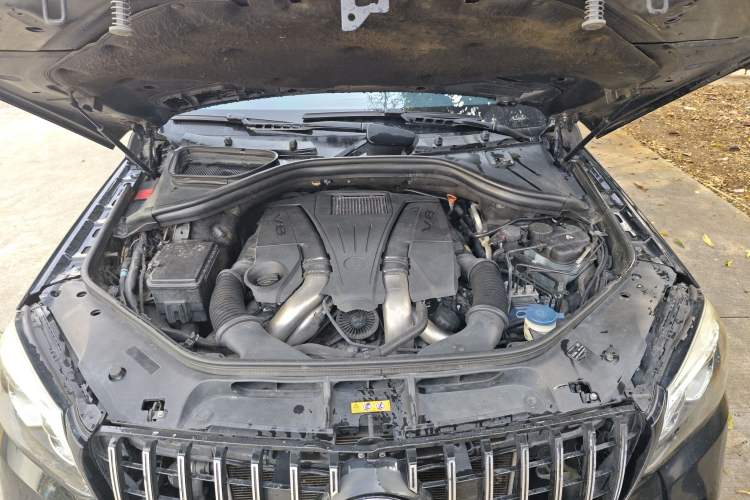 Used Mercedes-Benz GL-Class 2013 GL 500 4MATIC Engine Bay
