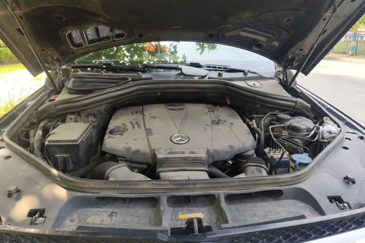 Used Mercedes-Benz GL-Class  Engine Bay
