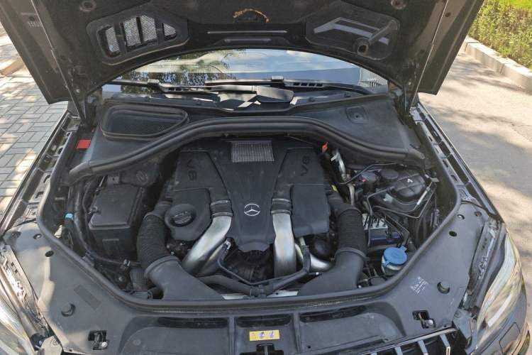 Used Mercedes-Benz GL-Class 2013 GL 500 4MATIC Engine Bay