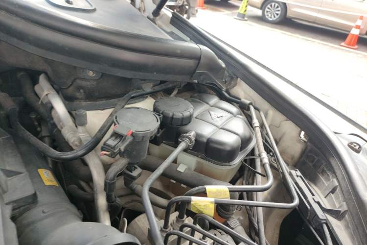 Used Mercedes-Benz GL-Class 2013 GL 500 4MATIC Engine Bay Left
