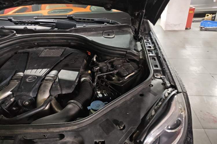 Used Mercedes-Benz GL-Class  Engine Bay Left