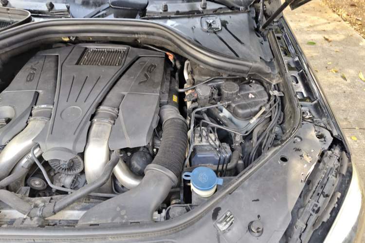 Used Mercedes-Benz GL-Class 2013 GL 500 4MATIC Engine Bay Left