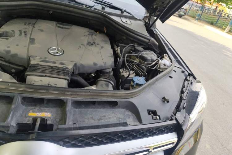 Used Mercedes-Benz GL-Class  Engine Bay Left
