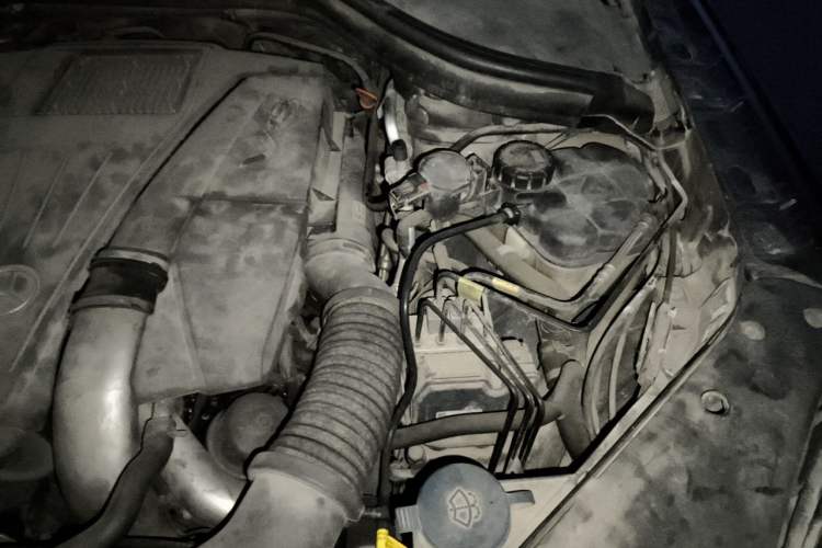 Used Mercedes-Benz GL-Class  Engine Bay Left
