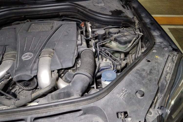 Used Mercedes-Benz GL-Class 2013 GL 500 4MATIC Engine Bay Left
