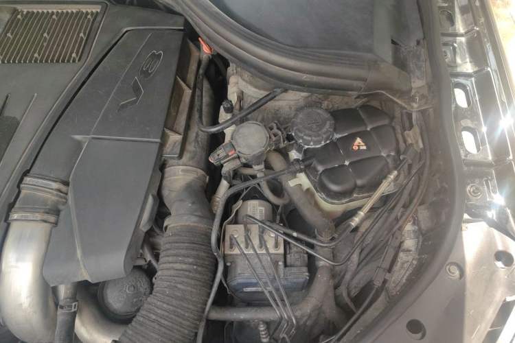 Used Mercedes-Benz GL-Class  Engine Bay Left
