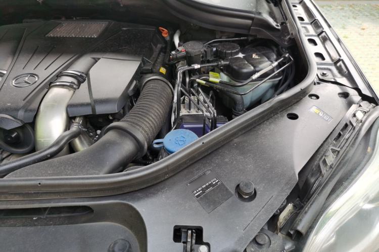 Used Mercedes-Benz GL-Class  Engine Bay Left