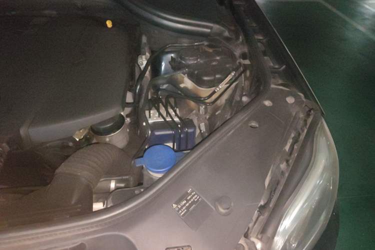 Used Mercedes-Benz GL-Class  Engine Bay Left