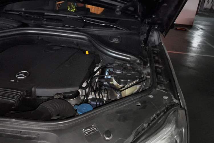Used Mercedes-Benz GL-Class  Engine Bay Left