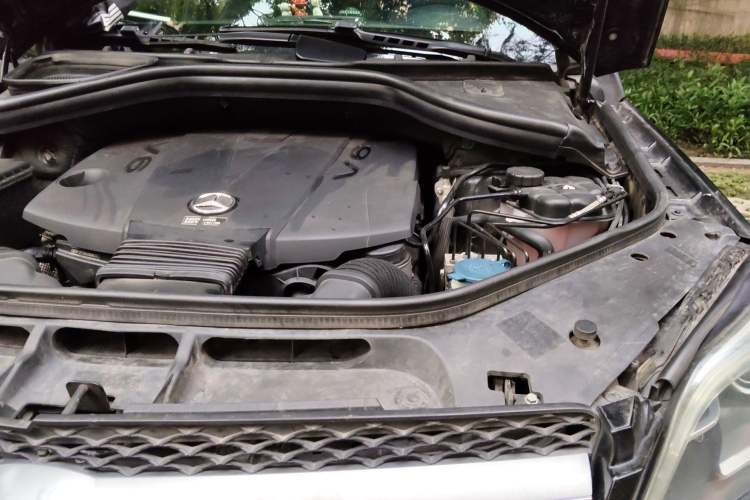 Used Mercedes-Benz GL-Class  Engine Bay Left