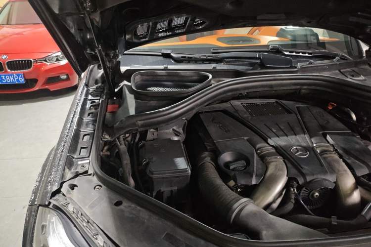 Used Mercedes-Benz GL-Class  Engine Bay Right