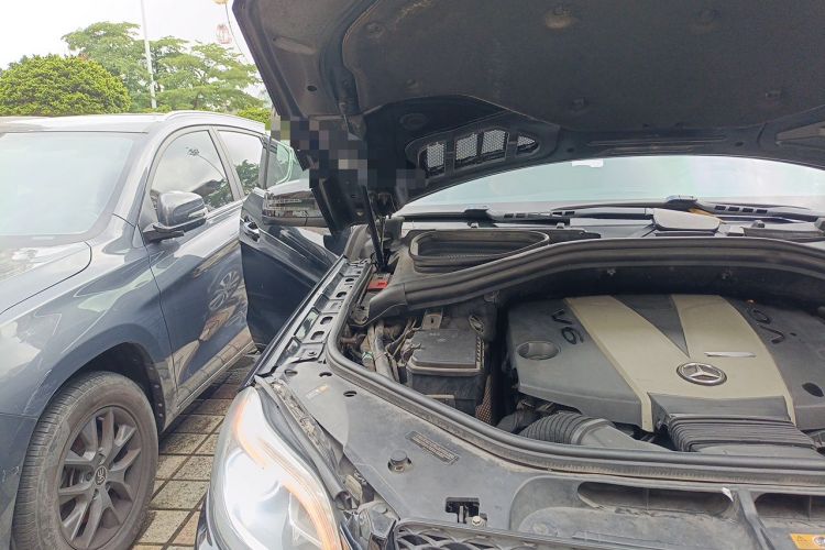 Used Mercedes-Benz GL-Class  Engine Bay Right