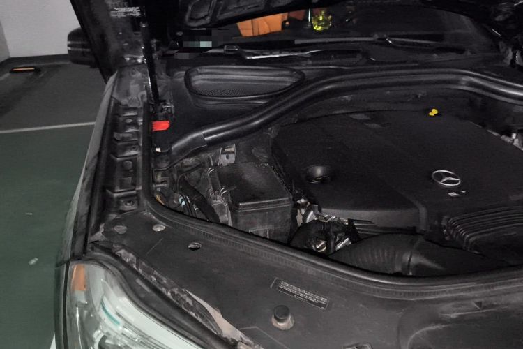 Used Mercedes-Benz GL-Class  Engine Bay Right
