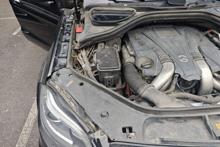 Used Mercedes-Benz GL-Class 2013 GL 500 4MATIC Engine Bay Right