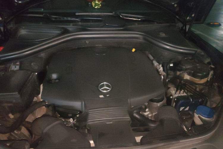 Used Mercedes-Benz GL-Class  Engine Bay
