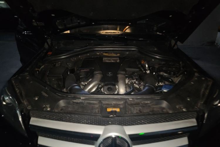 Used Mercedes-Benz GL-Class  Engine Bay