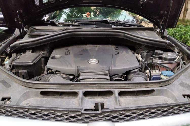 Used Mercedes-Benz GL-Class  Engine Bay