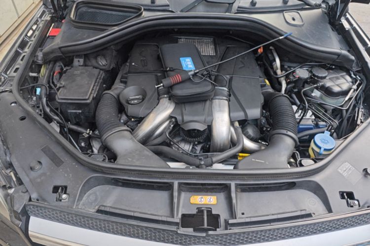 Used Mercedes-Benz GL-Class 2013 GL 500 4MATIC Engine Bay