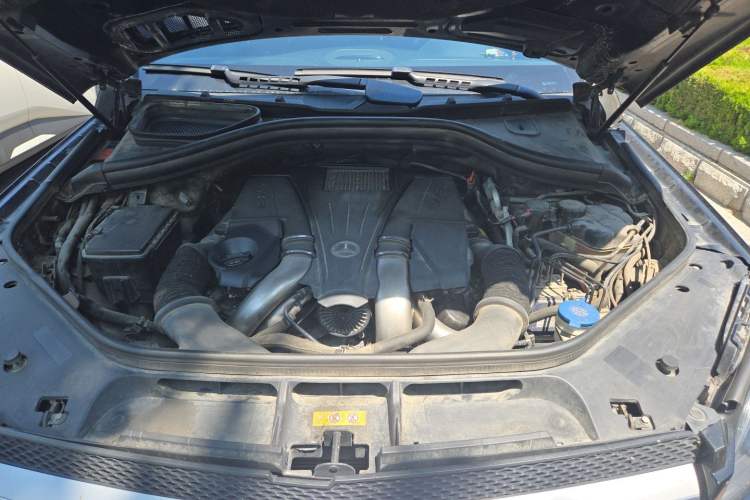 Used Mercedes-Benz GL-Class 2013 GL 500 4MATIC Engine Bay