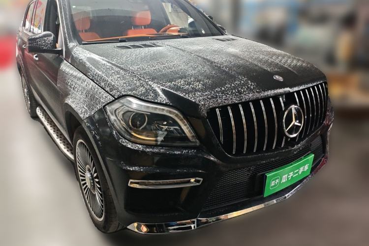 Used Mercedes-Benz GL-Class  Front Right 45 Deg