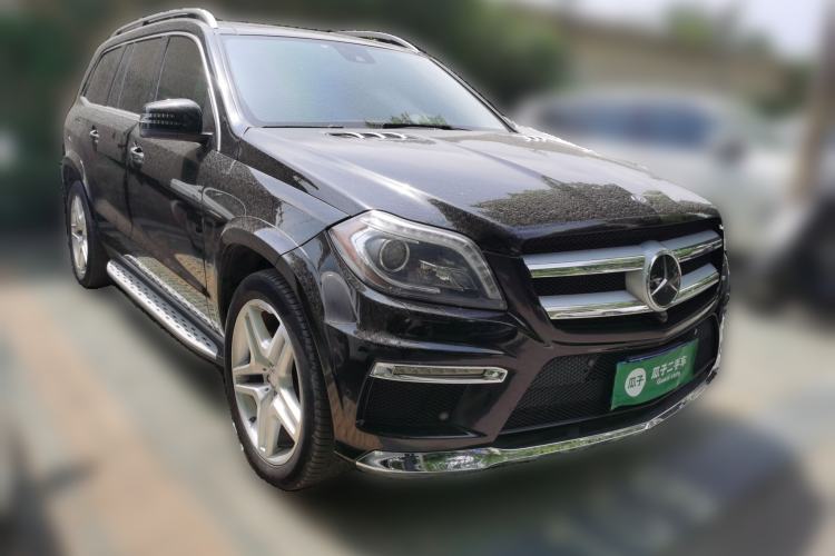 Used Mercedes-Benz GL-Class  Front Right 45 Deg