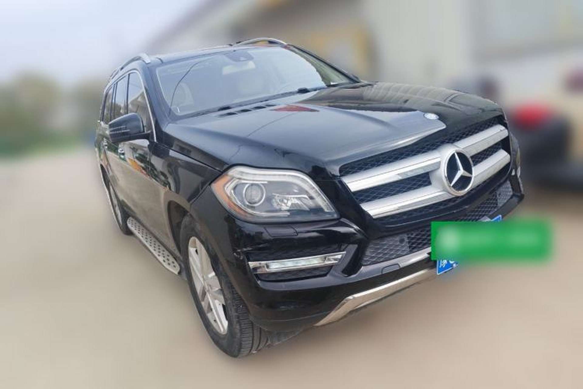 Used Mercedes-Benz GL-Class  Front Right 45 Deg