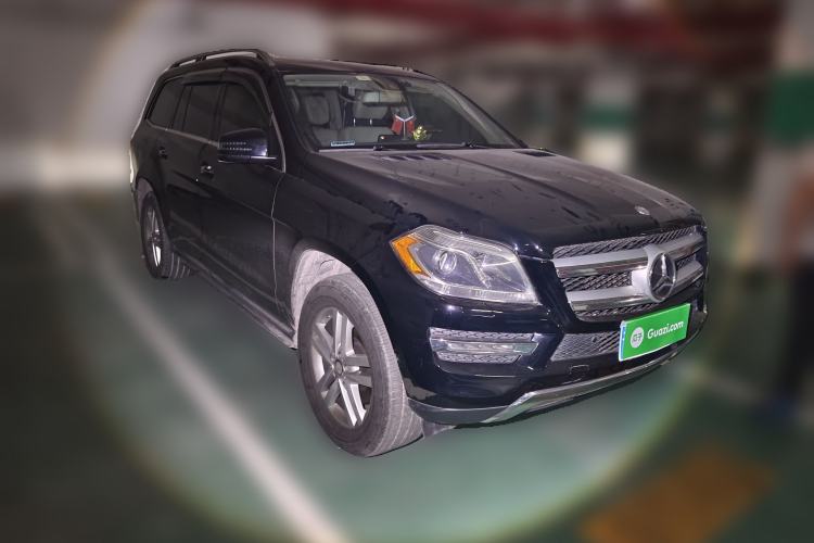 Used Mercedes-Benz GL-Class  Front Right 45 Deg